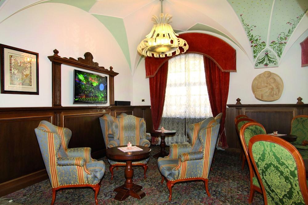 Hotel Dolomiti Schloss กานาเซย์ ภายนอก รูปภาพ