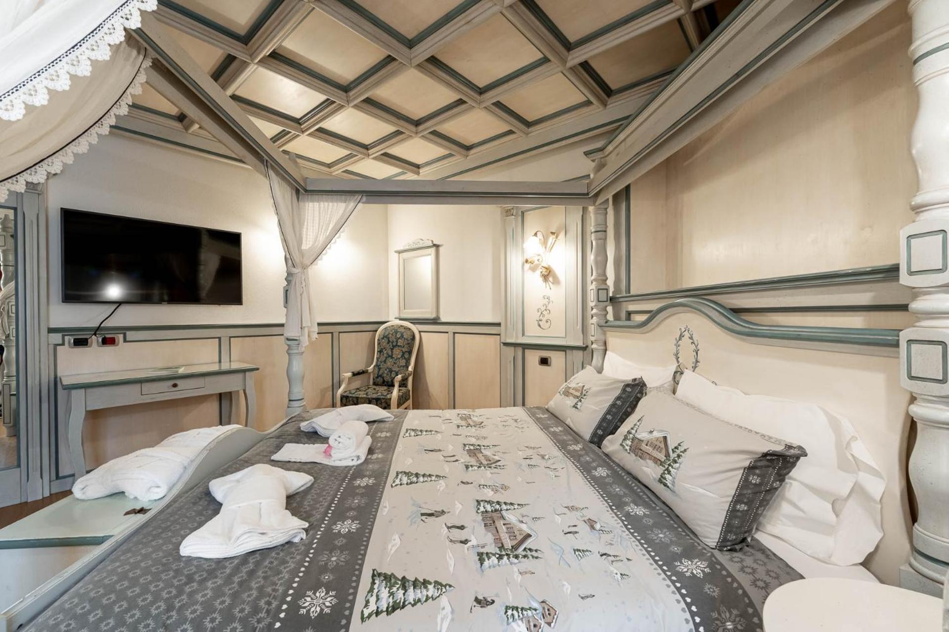 Hotel Dolomiti Schloss กานาเซย์ ภายนอก รูปภาพ
