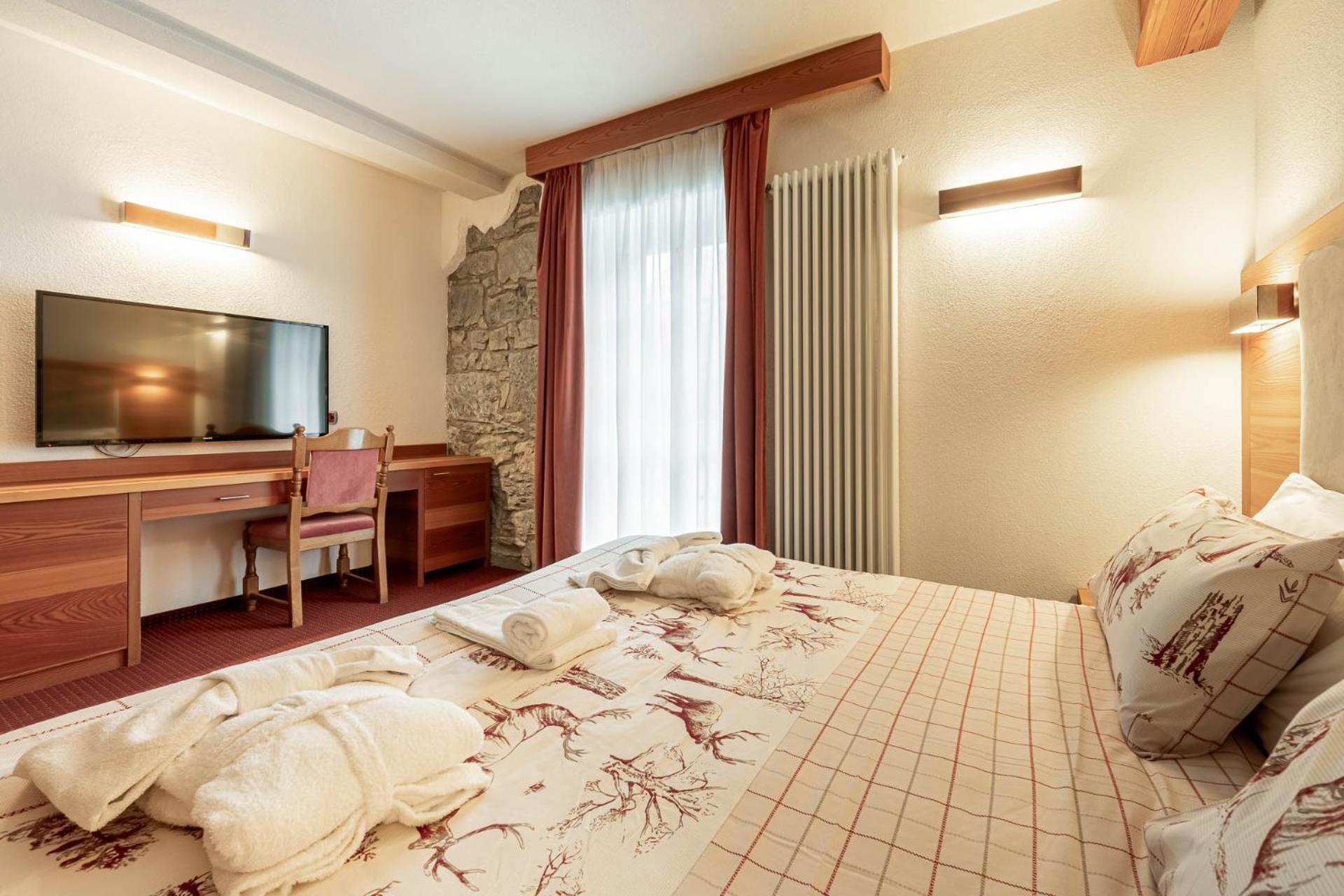 Hotel Dolomiti Schloss กานาเซย์ ภายนอก รูปภาพ