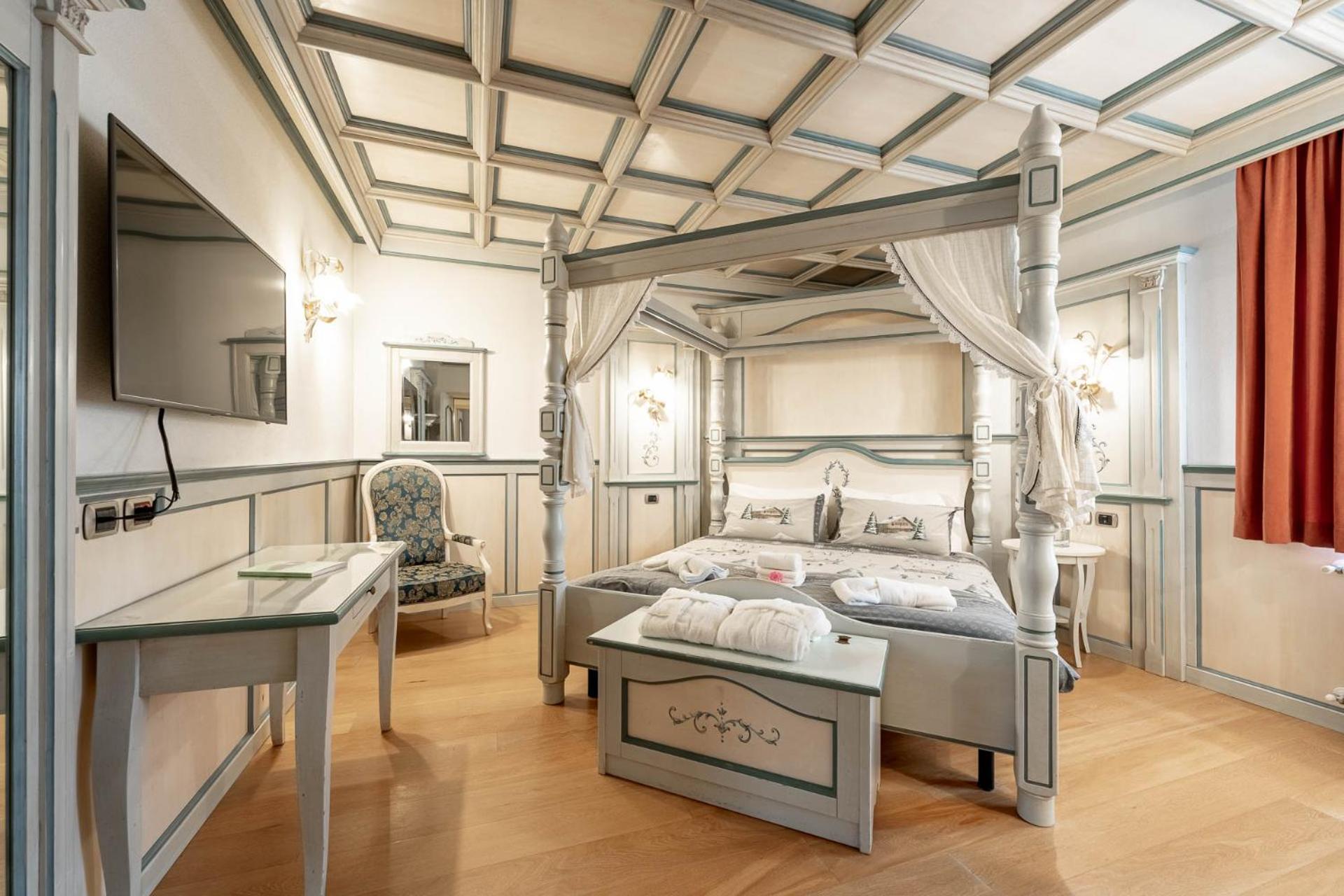 Hotel Dolomiti Schloss กานาเซย์ ภายนอก รูปภาพ