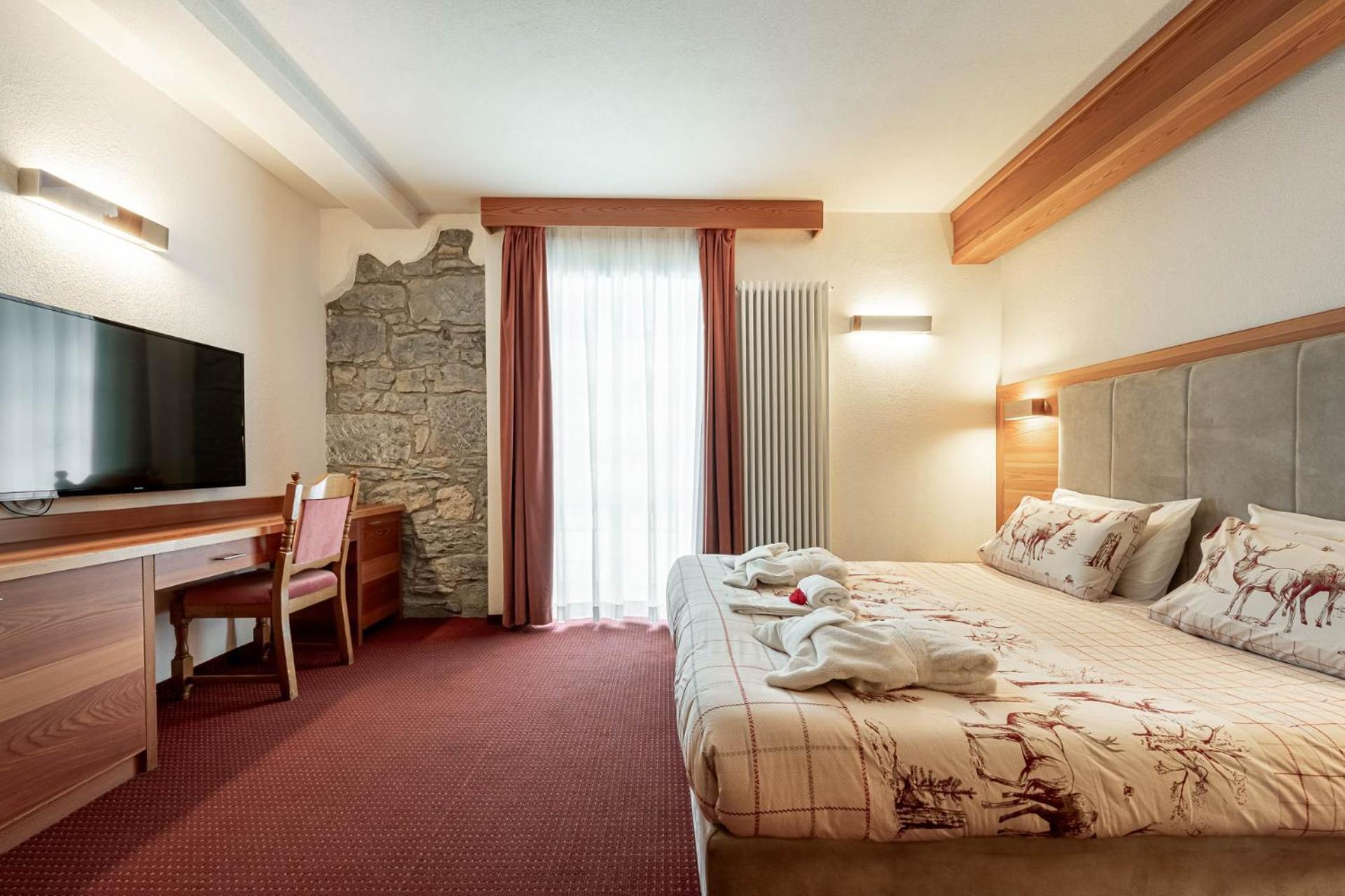 Hotel Dolomiti Schloss กานาเซย์ ภายนอก รูปภาพ