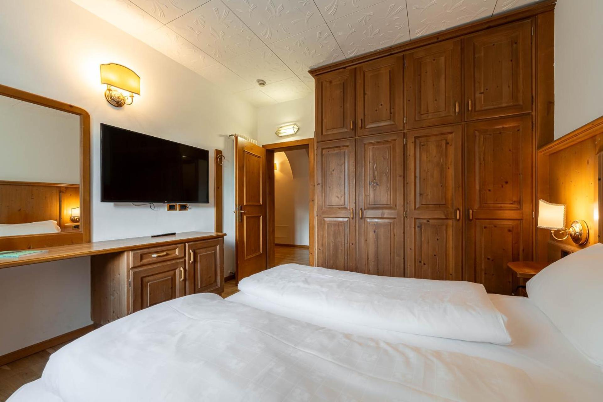 Hotel Dolomiti Schloss กานาเซย์ ภายนอก รูปภาพ