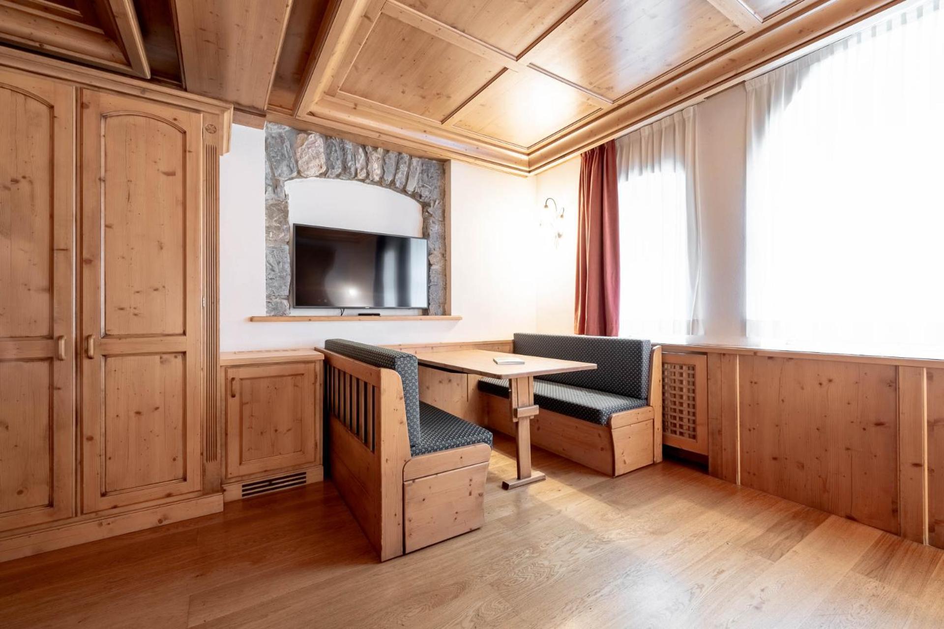 Hotel Dolomiti Schloss กานาเซย์ ภายนอก รูปภาพ