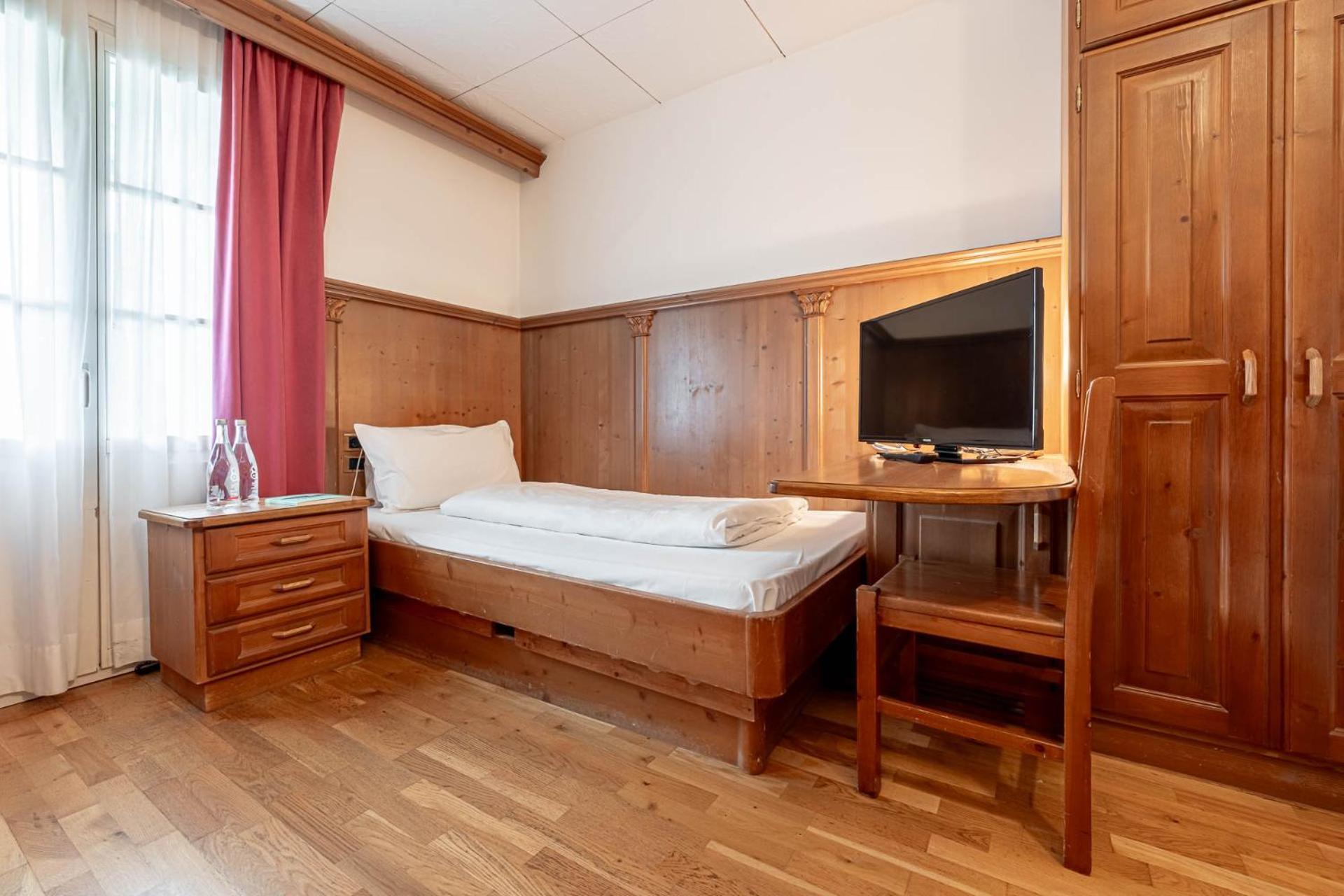 Hotel Dolomiti Schloss กานาเซย์ ภายนอก รูปภาพ