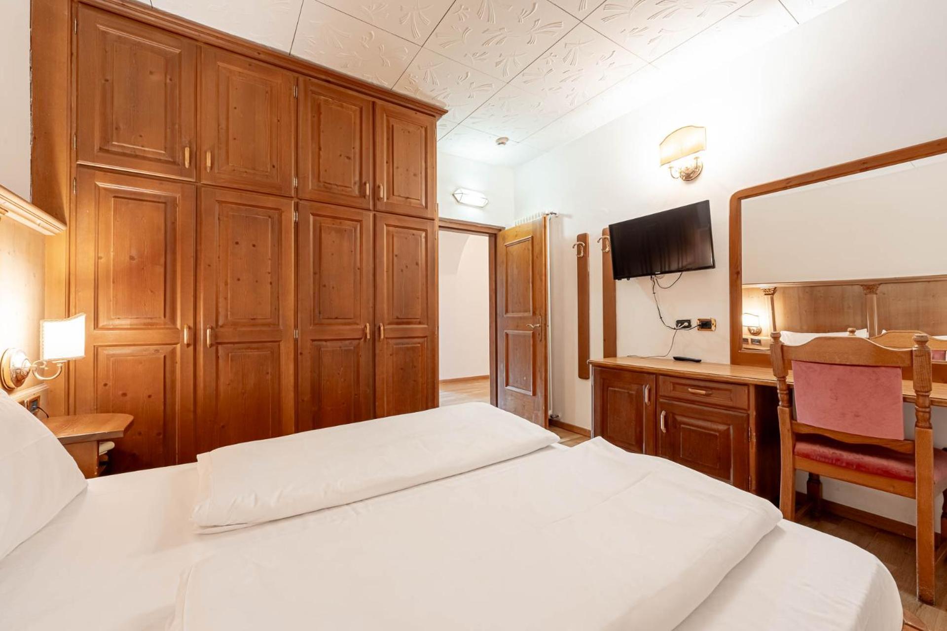 Hotel Dolomiti Schloss กานาเซย์ ภายนอก รูปภาพ