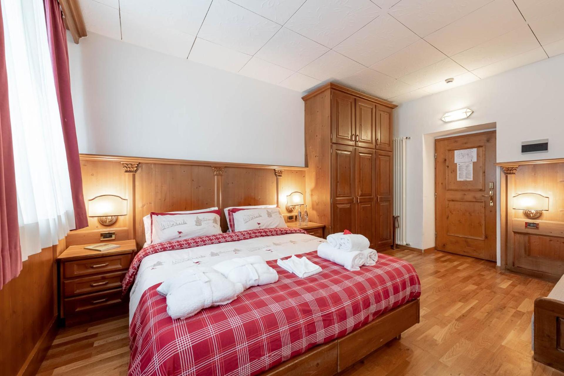 Hotel Dolomiti Schloss กานาเซย์ ภายนอก รูปภาพ