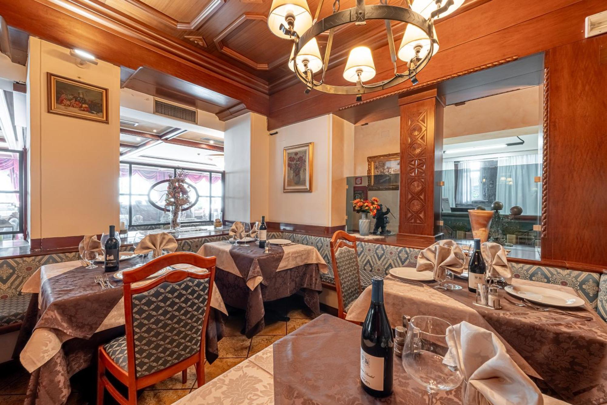 Hotel Dolomiti Schloss กานาเซย์ ภายนอก รูปภาพ