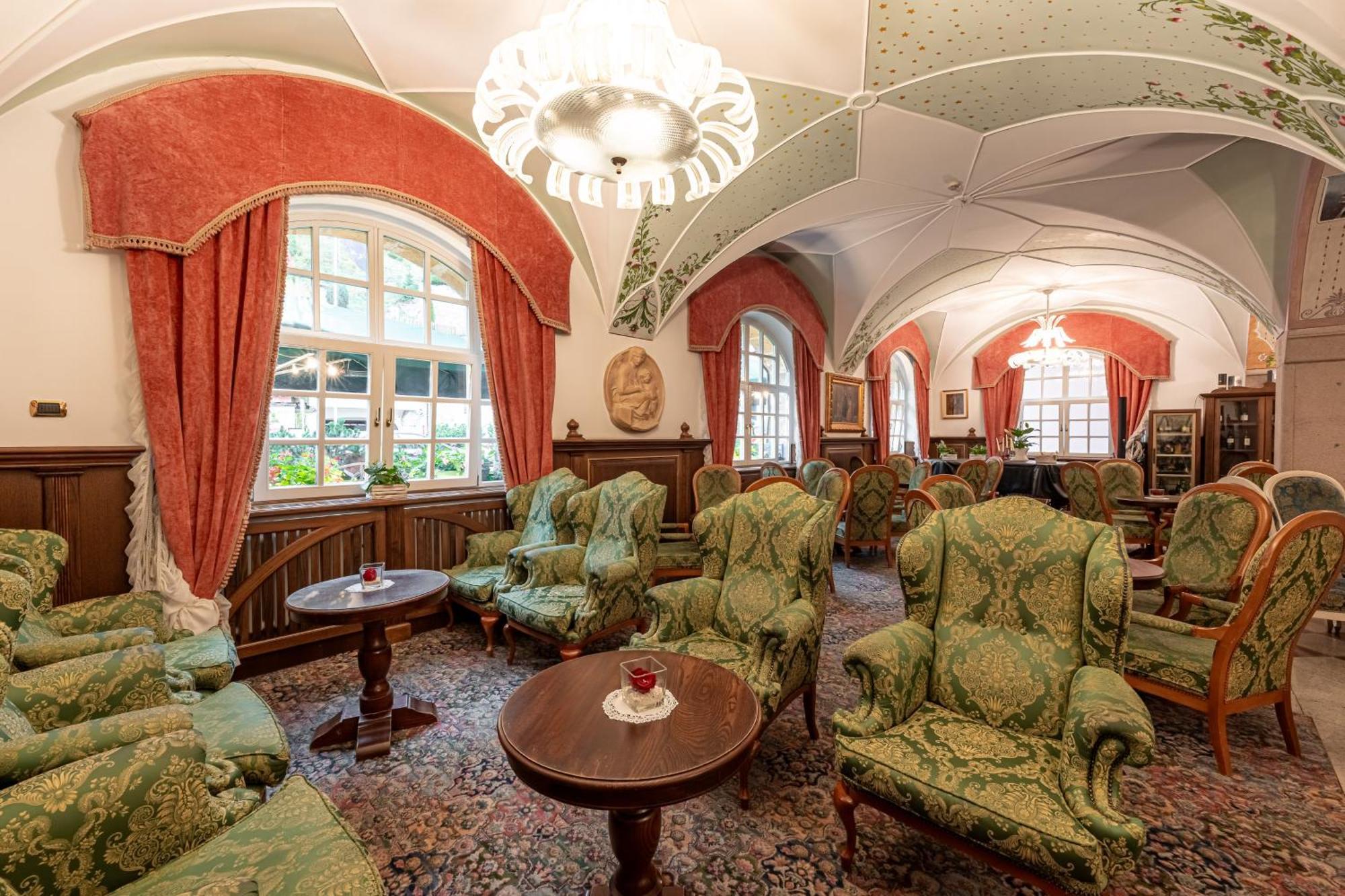 Hotel Dolomiti Schloss กานาเซย์ ภายนอก รูปภาพ