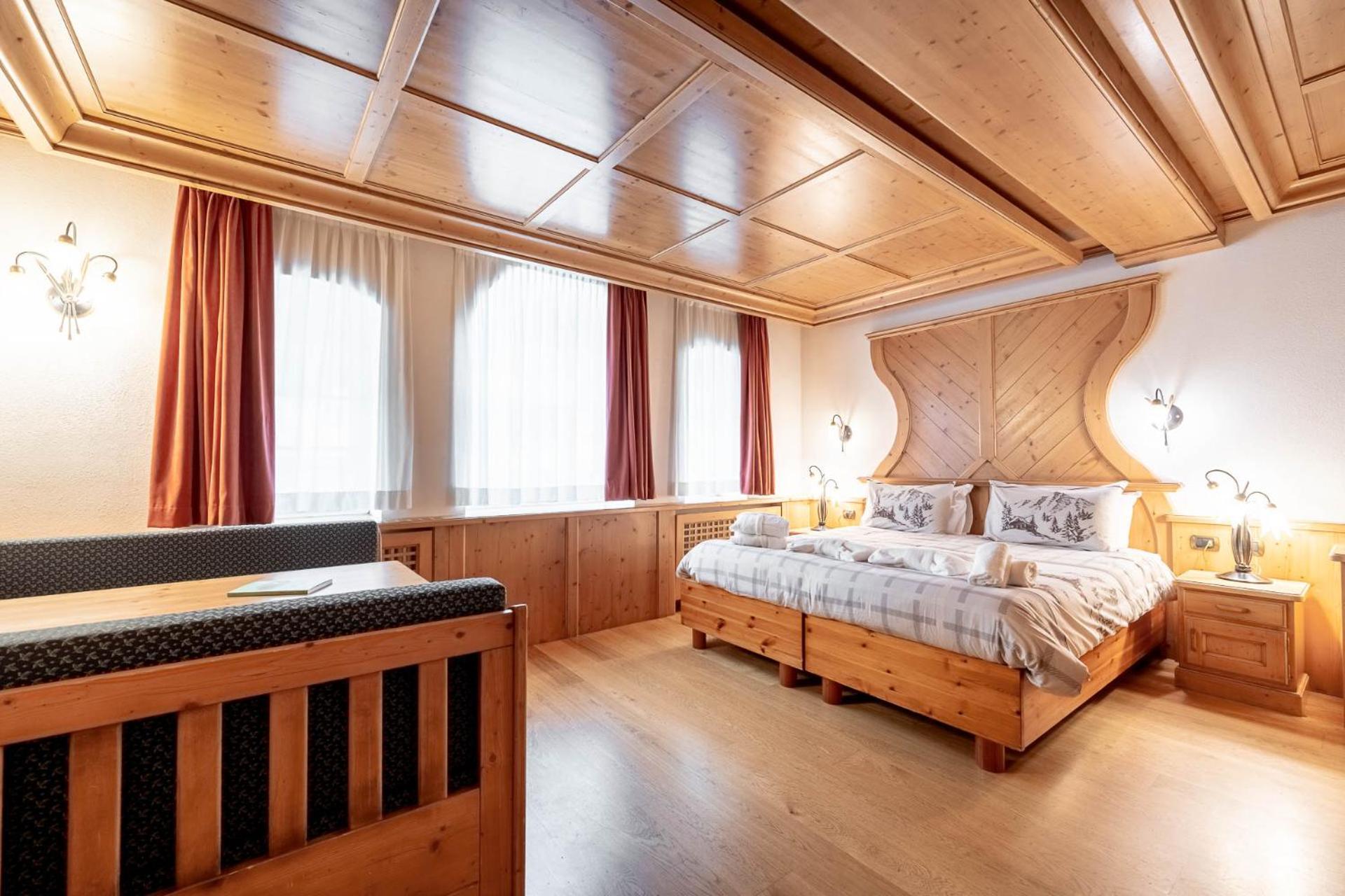 Hotel Dolomiti Schloss กานาเซย์ ภายนอก รูปภาพ