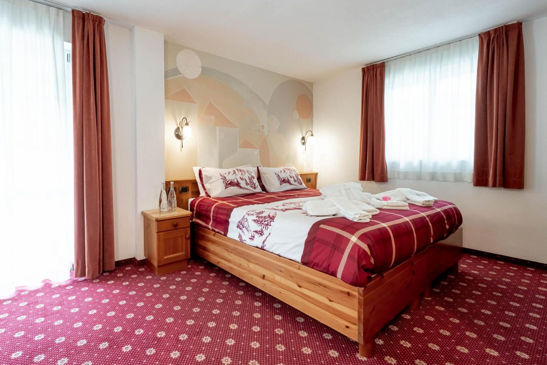 Hotel Dolomiti Schloss กานาเซย์ ภายนอก รูปภาพ
