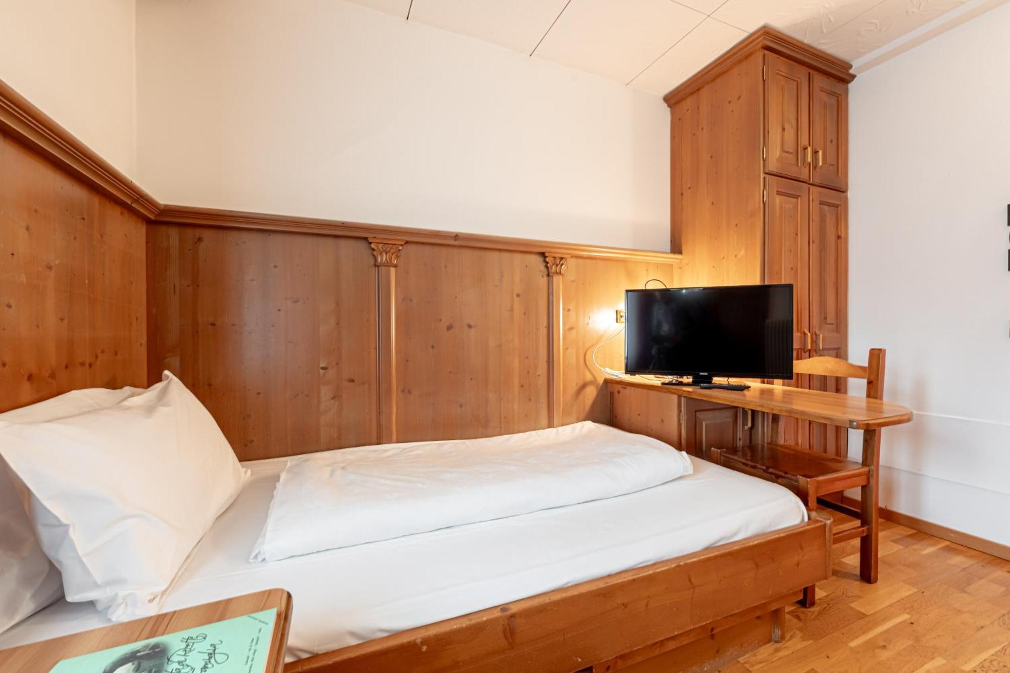 Hotel Dolomiti Schloss กานาเซย์ ภายนอก รูปภาพ
