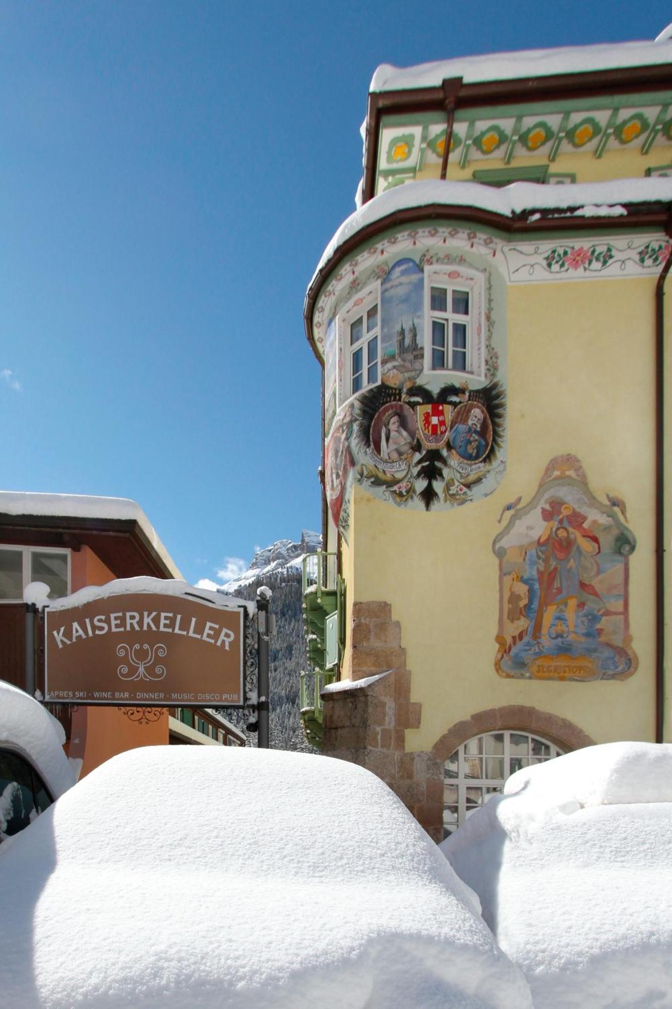 Hotel Dolomiti Schloss กานาเซย์ ภายนอก รูปภาพ
