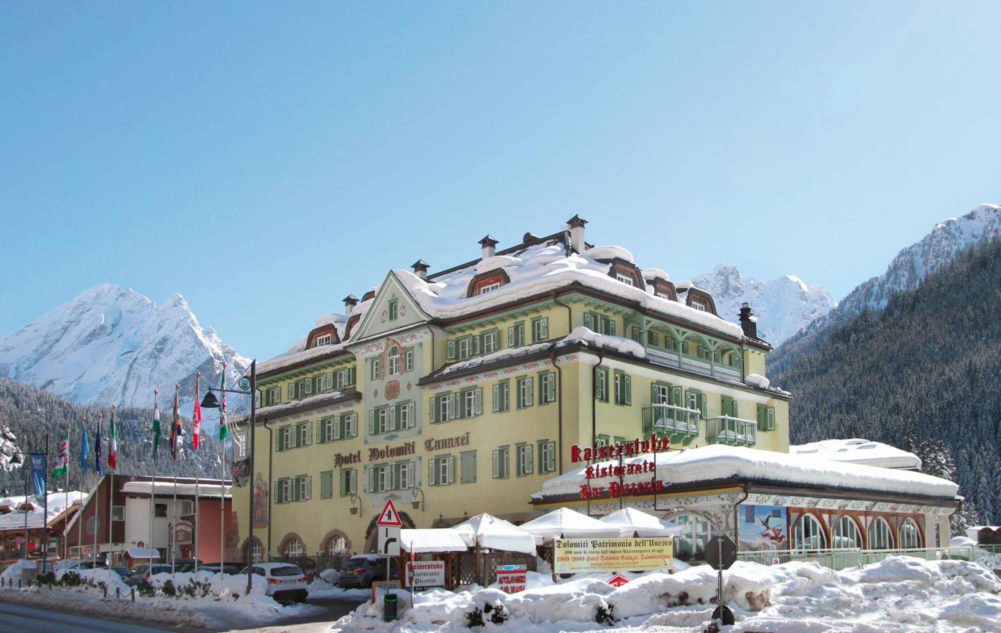 Hotel Dolomiti Schloss กานาเซย์ ภายนอก รูปภาพ